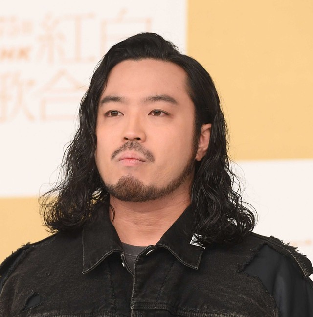 人気ユニット「Creepy Nuts」のR-指定さん