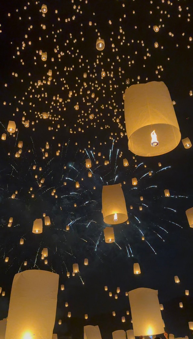 美しいランタン祭りの様子（提供：はせ 世界一周さん）