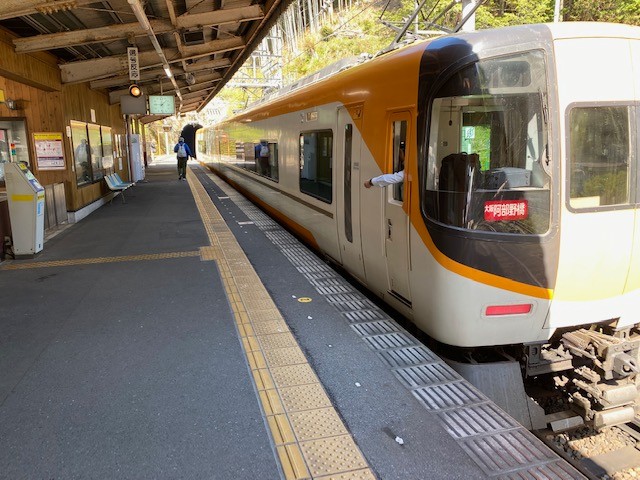 ガチでキツい」近鉄が睡眠4時間の「一日駅長」体験ツアーを企画、費用