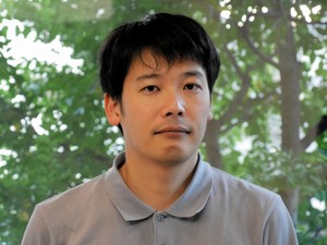ピンク地底人３号さん「おもちゃの指輪がほしいねん」 劇作家の２作目の小説はポップでシュールな万引きＧメンの物語