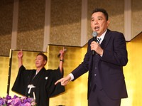 玉袋筋太郎(左)と番組共演時の秘話を明かす爆笑問題の太田光＝東京・明治記念館