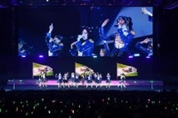 　新チームお披露目コンサートで熱唱するチームＫ（撮影・開出牧）