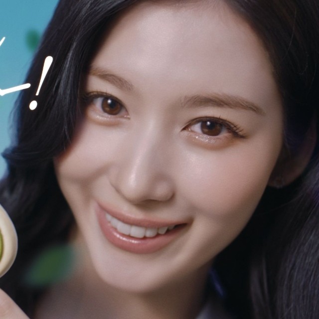 ハーゲンダッツ　クリスピーサンド「ザ・グリーンティー」のCMに登場したTWICE・SANA
