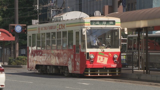 JR岡山駅前の路面電車　岡山・北区