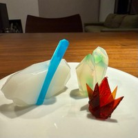 こちらも素敵！以前、古田さんがつくったという「食べられる鉱物」（古田 @ トルマリン狂さん）