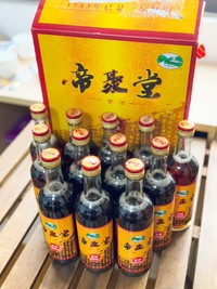 中国に住んでいるとジュース感覚で大量に紹興酒をもらう機会があるらしい（菊次郎さん提供）