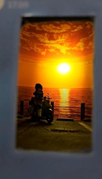  
覗き込めば現地にいる志摩リンの姿
