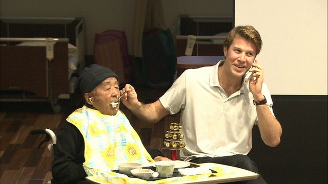 認知症介護の日々　“老い”を考える演劇　91歳の看板俳優が熱演　岡山