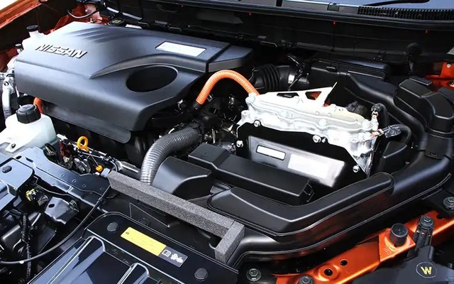 T32型エクストレイルのエンジンルーム（提供：norico by ガリバー）