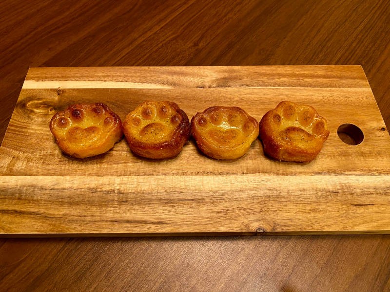 こんがりとしておいしい「にくきゅうカヌレ」