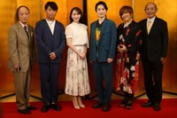 大阪松竹座公演「大阪は踊る！」取材会に出席した（左から）海原はるか、前田耕陽、有沙瞳、浜中文一、松本梨香、曽我廼家寛太郎