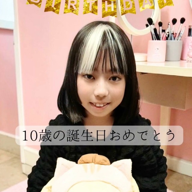 前髪の白髪は『尋常性白斑』。これまでを振り返った10歳のバースデー動画が話題に（提供：@mina_yoga_babyさん）
