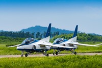 展示飛行タキシングする曲技飛行隊ブルーインパルス（masahiro/stock.adobe.com）