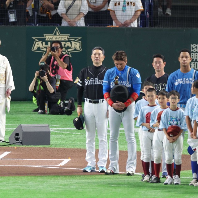 オールスターで国歌独唱する島津亜矢＝2026年7月28日、東京ドーム