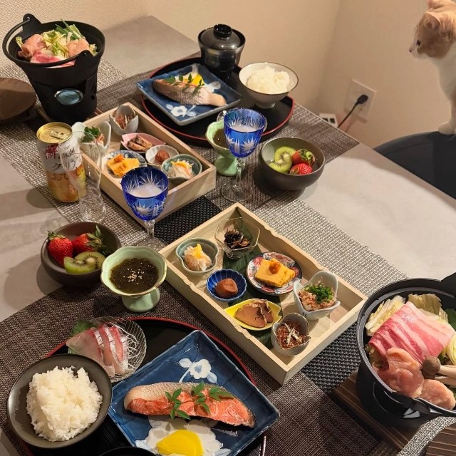 1時間考えたという食卓の並び。普段から見た目にこだわっているそう／tsujiさん（@chichichisu）提供