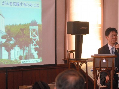 「肺がんを見つける犬」ヒント、においでがん判定を研究