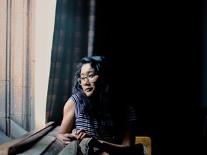 一人暮らしではなく、私は母の愛と暮らしている