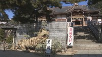 鶴﨑神社の太田浩司宮司がイグサで作った「寅」のお飾り（岡山・早島町）