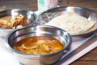 「学校で朝ごはん」というニュースを見たが…現役教師の違和感が話題に（photoACより「エルボンズ」さん撮影、イメージ画像）