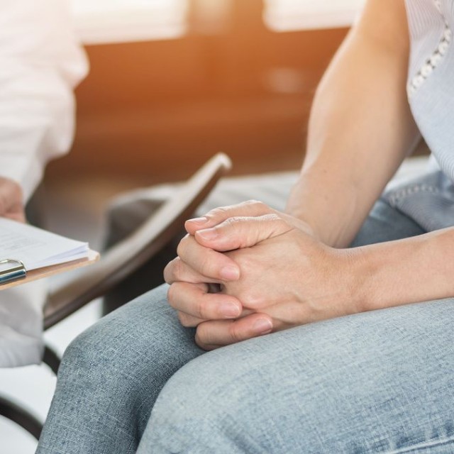 そもそも更年期症状とは、一体何か？※画像はイメージです。（Chinnapong/stock.adobe.com/）
