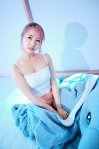 「戸田真琴フォトブック Makolin is」(東京ニュース通信社刊)