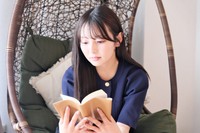 読書の時間が自分を豊かにしてくれる…　※画像はイメージです（taka@stock.adobe.com）