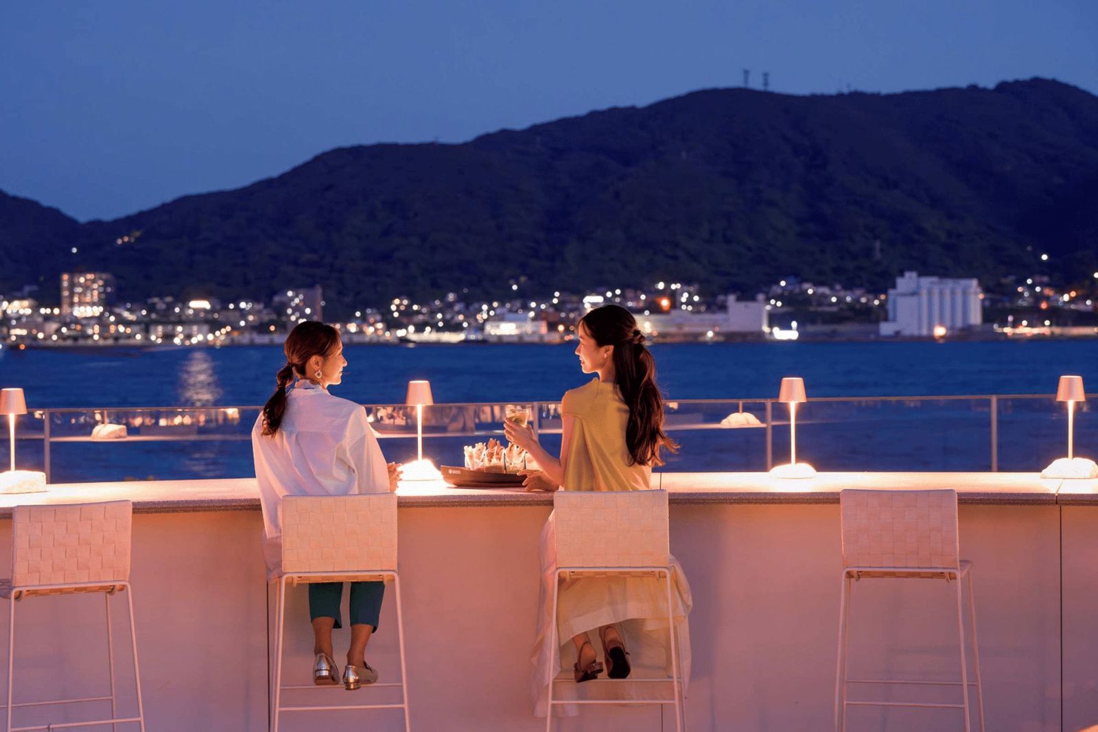 【リゾナーレ下関】なみなみテラス滞在イメージ_夜_責了差し替え