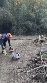 地面に転がってしまう場面も／投稿主さん提供