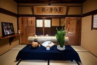 玄関の奥の間の祇園祭期間の飾りつけ（2025年7月撮影）