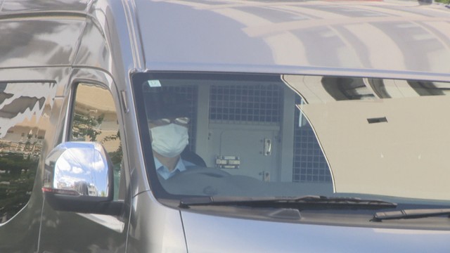 送検される被告　岡山地検　8月7日