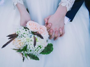 地味で「戦力外」だった高校時代は、幸せを受け入れられない私にした