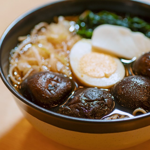 新潟県十日市のへぎ蕎麦を立ち食いで。<br>弁当屋仕込みの肉厚椎茸が絶品『がんぎ 新川一丁目店』＠茅場町