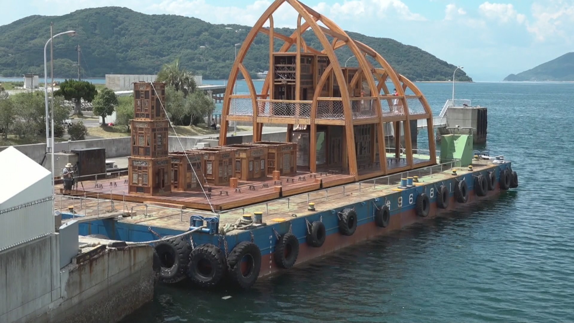 瀬戸芸」港に浮かぶ家具のオブジェ 香川 | KSBニュース | KSB瀬戸内海放送