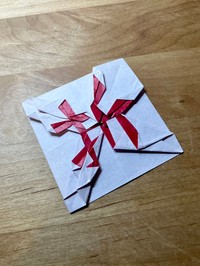 ちゃんと折り紙を折って「折」になっています（提供：そう　折り紙さん）