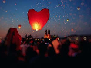 見飽きた見出しで他人の愛を語り合う。自由な愛の形と程遠いゴシップ