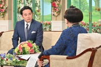 「徹子の部屋」に出演する杉村太蔵氏（左）と司会の黒柳徹子＝テレビ朝日提供