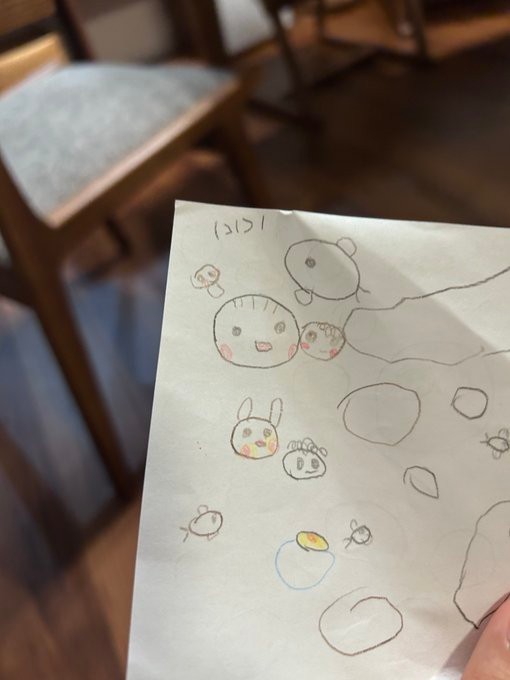 「自分（息子）と妹。妹は癖っ毛なので、お絵描きする時もくるくるした毛質にしてくれています」（提供：伊藤ぽんぽこさん）