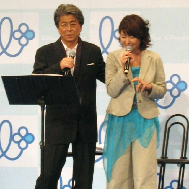 鳥越俊太郎氏（左）と鳥越さやか＝2008年