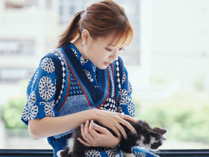 手の中でじたばたもがくオセロン。しっかり抱きかかえる大原さんの手つきは本当に優しくて、命に寄り添う姿は役柄そのもの。