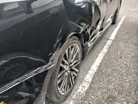 オートバイが衝突した乗用車　岡山南警察署