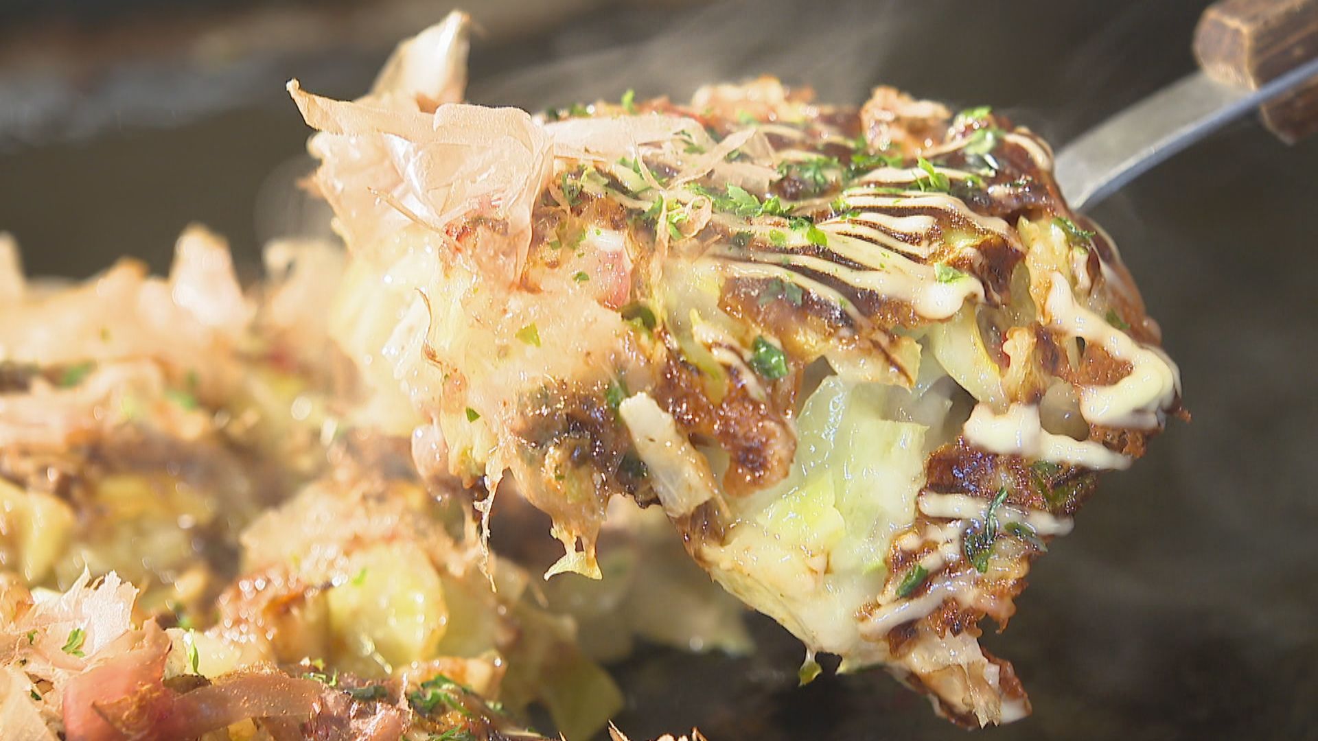ホルモンのうま味とコク！たこ焼きともんじゃの“ええとこどり”な