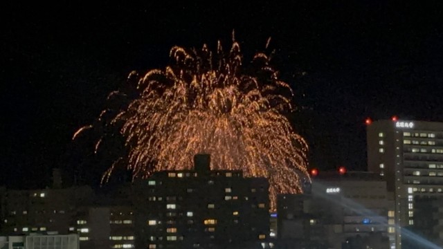 クリスマスマーケットで花火打ち上げ　22日から3日間　1日1000発　サンポート高松