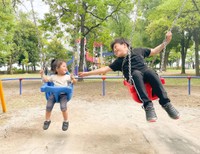 ゆあちゃんはお兄ちゃんとのブランコが大好き！（提供：__mizuki616さん）