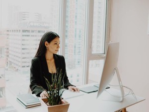 28歳女。男のように働くという武器を持っているが、言わないでおく