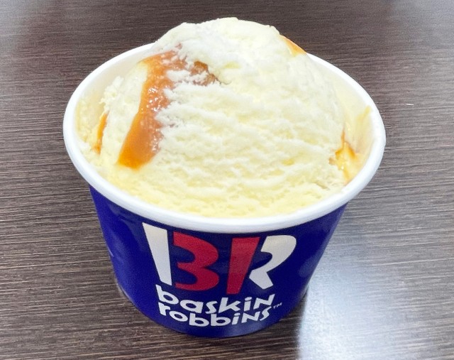 【THEテイス党】党首のキャラメルリボン。バニラに奥深い甘さのキャラメルがベストマッチ。とろりとした食感もヤミツキ感十分のフレーバー！