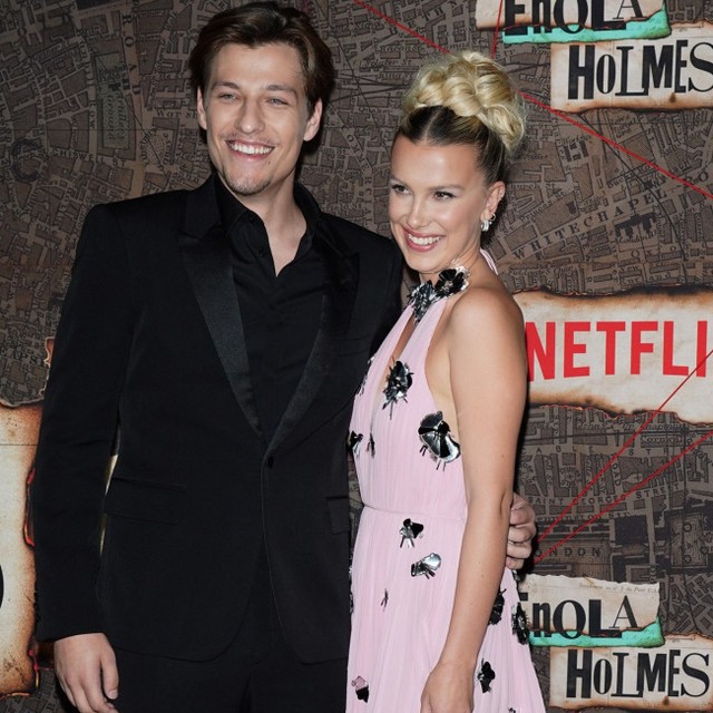 ジェイク・ボンジョヴィ（左）とミリー・ボビー・ブラウン