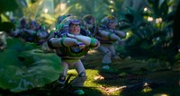 バズが大量に…一体何が？©2026 Disney/Pixar. All Rights Reserved.