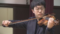 世界で活躍のバイオリニスト・福田廉之介さん(24)が岡山盲学校で演奏　赤磐市出身