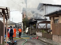 【速報】高松市で住宅火災　隣家にも延焼　女性1人搬送