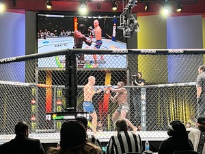 総合格闘技を世界中のファンに「直販」　UFCが誇る配信拠点で静かな熱戦
